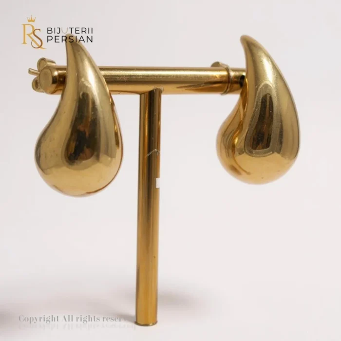 Cercei în formă de picătură din aur galben lucios, design elegant și modern pentru orice ocazie.