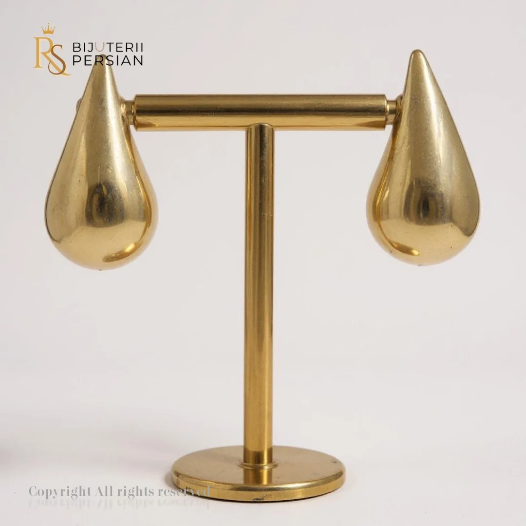 Cercei Picătură din Aur Galben de 14K cu Finisaj Lucios Eleganță Minimalistă (3) Cercei în formă de picătură din aur galben lucios, design elegant și modern pentru orice ocazie.