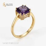 Inel solitar aur cu piatra violet centrala patrata montata in 4 gherute din aur 14K