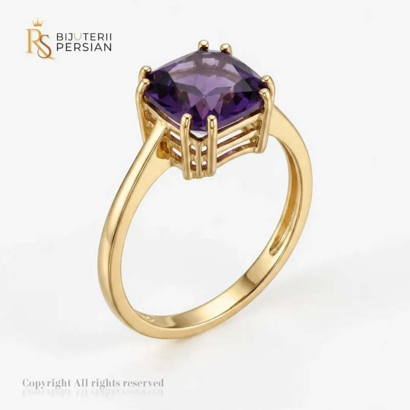 Inel solitar aur cu piatra violet centrala patrata montata in 4 gherute din aur 14K