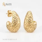 Cercei aur galben semicerc diamantat din aur 14K cu suprafata gravata cu taieturi diamantate stralucitoare