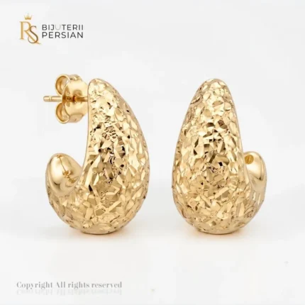 Cercei aur galben semicerc diamantat din aur 14K cu suprafata gravata cu taieturi diamantate stralucitoare