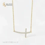 Lantisor din aur galben 14K cu pandantiv cruce orizontala curbata incrustata cu cristale zirconiu