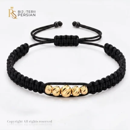 Bratara aur galben cu snur si bile din aur 14K cu cinci bile gravate diamantat montate pe impletitura macrame neagra