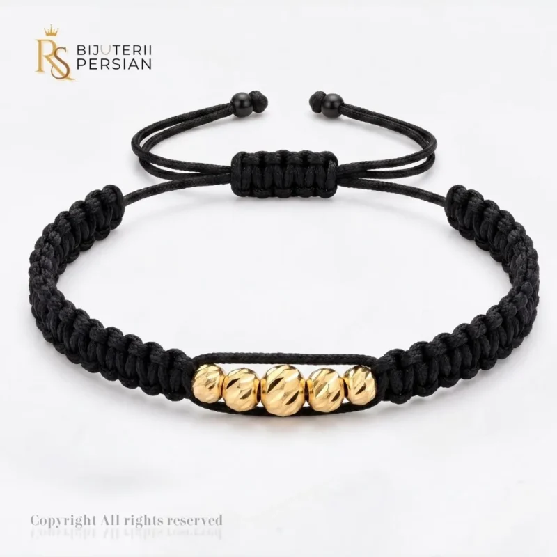 Bratara aur galben cu snur si bile din aur 14K cu cinci bile gravate diamantat montate pe impletitura macrame neagra
