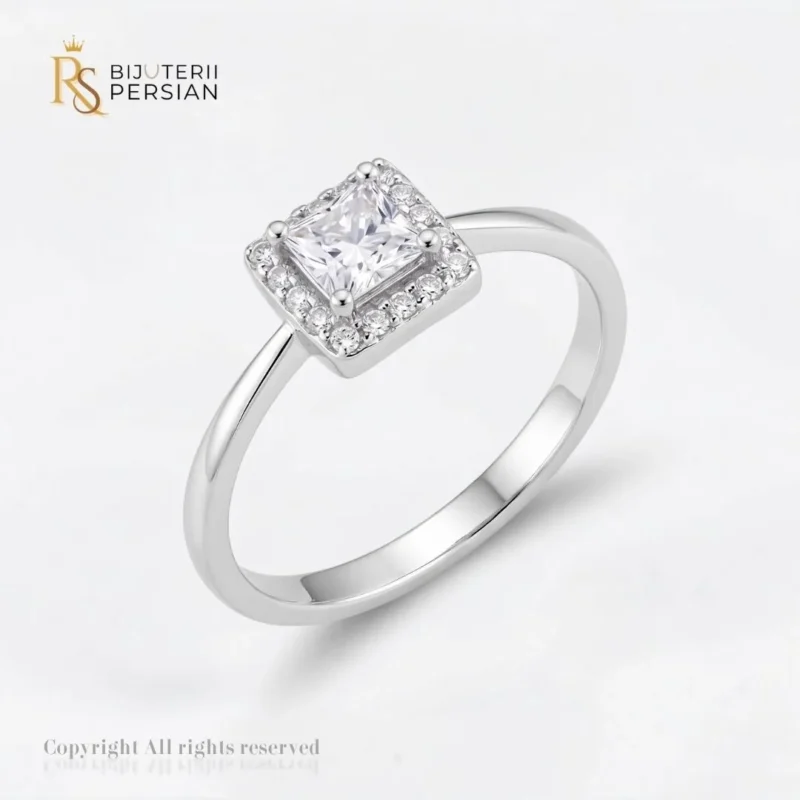 Inel aur alb taietura prințesa cu zirconiu din aur 14K cu cristal central patrat si cadru halo incrustat