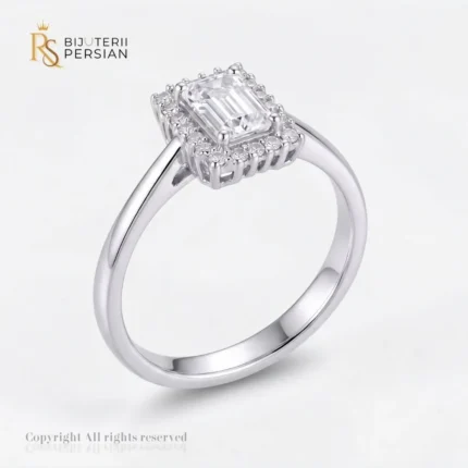 Inel aur alb taietura smarald cu zirconiu din aur 14K cu cristal central dreptunghiular si contur halo incrustat