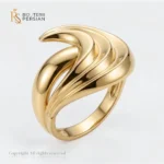 Inel aur galben linii ondulate din aur 14K fara pietre cu forme sculpturale si suprafete polizate