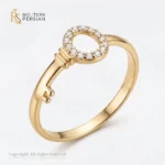 Inel aur galben tip cheie cu zirconiu din aur 14K cu contur oval encastrat cu pietre transparente