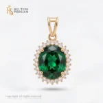Pandantiv aur galben cu zirconiu verde din aur 14K cu piatra centrala ovala verde si coroana de cristale stralucitoare