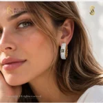Cercei aur galben 14K Monaco Baguette Hoops originali incrustati cu pietre zirconiu bagheta si sigla Monaco